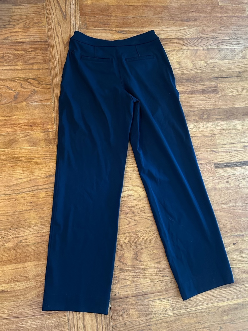 Lululemon Straight-Leg Mid-Rise Pant Luxtreme
Regular Woman's S Navy - Picture 9 of 10